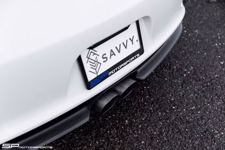 Động cơ này đã được SP Motorsports độ lại với hàng loạt phụ tùng từ hãng độ BBi, bắt đầu từ hệ thống xả Street Cup. Được coi là phiên bản 911 nhanh nhất, thể thao nhất hiện nay, GT3 RS có thể hoàn thành một vòng đường đua Nurburgring chỉ trong 7 phút 20 giây. Thành tích trên không chỉ giúp GT3 RS vượt qua phiên bản GT3 thường, mà còn "đánh bại" cả "đàn anh" 911 GT2 RS thế hệ trước tới 4 giây, dù có công suất nhỏ hơn.