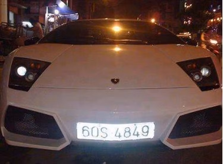Siêu xe khủng nhất một thời ở Đồng Nai là Lamborghini Murcielago đầu tiên tại Việt Nam từng được mang biển số cặp tiến 4849. Hiện tại, chiếc siêu xe này đã được "di dời" ra Hà Nội, đổi sang màu cam và do một đại gia trong lĩnh vực gas sở hữu.
