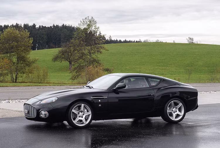 Dựa trên cơ sở dòng coupe DB7, Aston Martin DB7 Zagato là một trong số ít mẫu xe Aston Martin trong lịch sử do hãng thiết kế Ý Zagato "chấp bút" tạo nên kiểu dáng. Chiếc xe chỉ được sản xuất trong 1 năm, từ 2002 tới 2003 với số lượng giới hạn 99 chiếc.