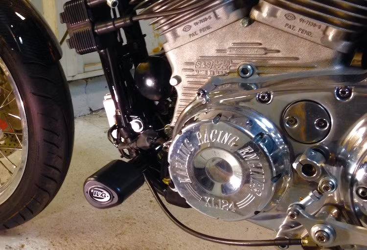 Sau khi "chế cháo" hàng loạt chi tiết nữa, Jorgen đã có thể khiến khối động cơ "hàng thửa" của mình đạt công suất lên tới 163 mã lực - tương đương nhiều mẫu superbike nổi tiếng Thế giới. Theo Jorgen chia sẻ, động cơ mạnh tới nỗi chiếc xe có thể dễ dàng "lên đầu" ngay cả khi ở số 3.