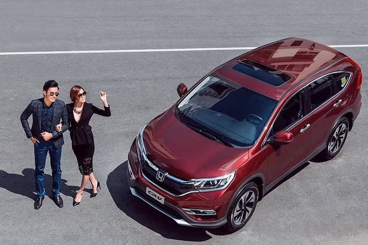 Xếp sau Honda City về doanh số là mẫu crossover hạng C Honda CR-V với tổng doanh số năm 2016 đạt 5101 chiếc - tăng trưởng 13% so với năm mới. Doanh số của CR-V đạt được là nhờ vào sự xuất hiện của phiên bản CR-V 2.4l cao cấp vào tháng 4/2016.