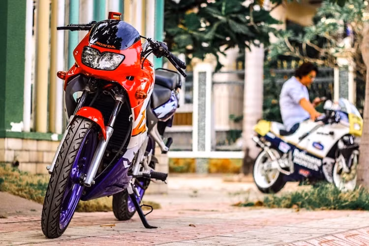 Hiện nay, những chiếc LS125R cũ có giá khoảng 35 triệu đồng do đây là dòng xe rất khó kiếm đồ sửa chữa. Tuy nhiên những chiếc LS125R trong tình trạng như mới vẫn có giá rất cao.