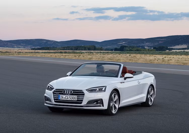 Với chiếc mui trần Audi A5 Cabriolet, hãng xe sang Đức Audi đã chính thức hoàn thành dòng sản phẩm Audi A5 thế hệ mới của hãng, bắt đầu từ phiên bản coupe 2 cửa và sau đó là bản Sportback 5 cửa.