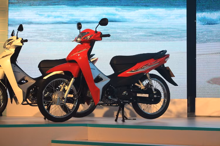 Thay đổi lớn nhất của chiếc xe đó là thay vì động cơ xi-lanh đơn SOHC làm mát bằng không khí có dung tích 100 cc, Wave Alpha 110 2017 đã được nâng dung tích lên 110 cc - ngang với các dòng xe số phổ thông khác của Honda hiện nay như Super Dream 110 hay Blade 110.