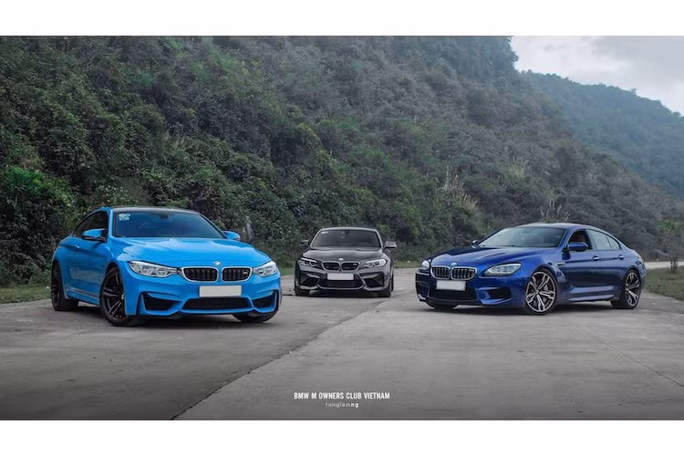 Vào cuối tháng 6 vừa qua, BMW M2 cũng đã được chính thức giới thiệu tại thị trường Việt Nam và phân phối thông qua Euro Auto. Tuy nhiên phải tới tháng 11/2016, chiếc M2 đầu tiên mới xuất hiện tại Hà Nội và thuộc sở hữu của một người đam mê cảm giác lái thể thao, đồng thời cũng là một "fan" của thương hiệu BMW. M2 hiện nay đang được phân phối chính hãng với mức giá 2,998 tỷ đồng.