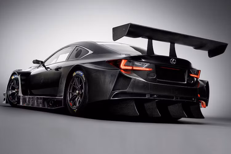 Giống như RC F thường, RC F GT3 sẽ sử dụng động cơ V8 nạp khí tự nhiên được phát triển từ phiên bản thường, với dung tích 5.4l và kết hợp với hộp số tuần tự 6 cấp. Tuy nhiên công suất của xe sẽ được điều chỉnh phụ thuộc vào luật của từng giải đua, từ 300 mã lực ở thể thức GT300 của giải SUPER GT tại Nhật tới khoảng 500-600 mã lực ở các giải đua khác.