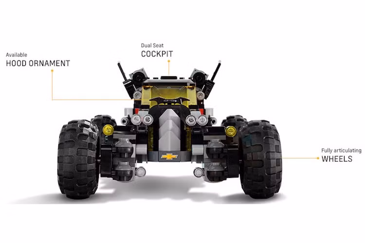 Ở bên trong nội thất, chiếc xe thậm chí còn có khá nhiều tiện nghi như hệ thống thông tin giải trí với kết nối 4G LTE, kết nối điện thoại qua Apple CarPlay hay Google Android Auto, camera nhìn đêm... Ngoài ra Batmobile Speedwagon còn có tới 52 tính năng an toàn chủ động khác nhau và còn bay được.