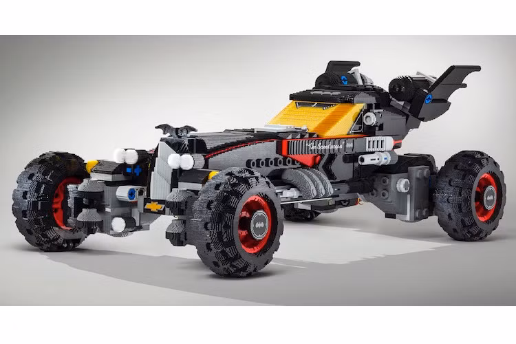 Để quảng cáo cho bộ phim The Lego Batman Movie sắp công chiếu, Chevrolet đã tạo ra chiếc siêu xe Batmobile Speedwagon của Người Dơi được làm hoàn toàn từ các mảnh xếp hình Lego và trưng bày nó tại triển lãm Detroit 2017.