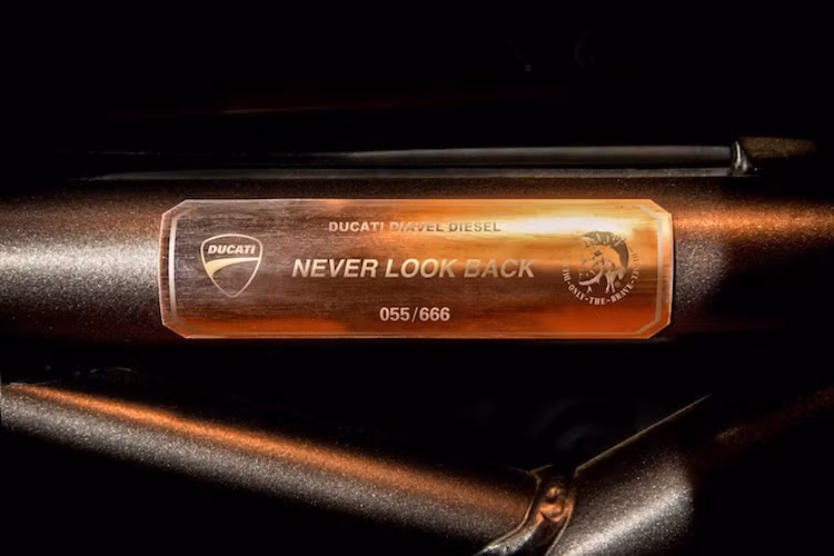 Ducati sẽ chỉ sản xuất đúng 666 chiếc Diavel Diesel. Mẫu xe môtô đặc biệt này sẽ được bán trên toàn Thế giới bắt đầu từ tháng 4 năm nay.