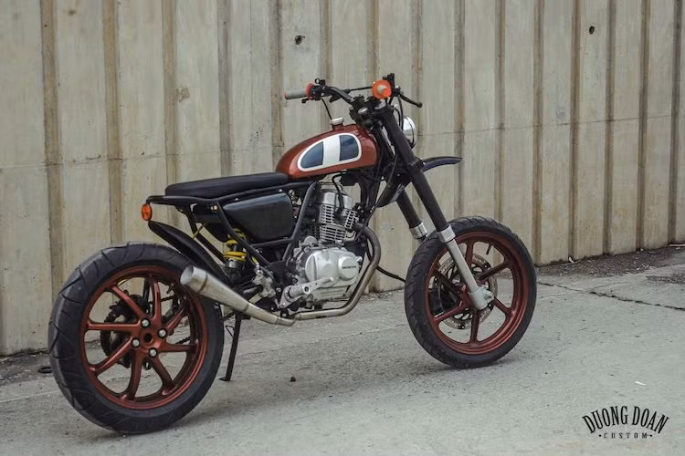 Toàn bộ khung phụ phía sau của chiếc xe đã được "tối giản hóa", trong khi khối động cơ SOHC 125 cc 4 kỳ, 1 xi-lanh của Fortune 125 được giữ nguyên. Động cơ này đem tới cho chiếc xe công suất chỉ 9,66 mã lực.