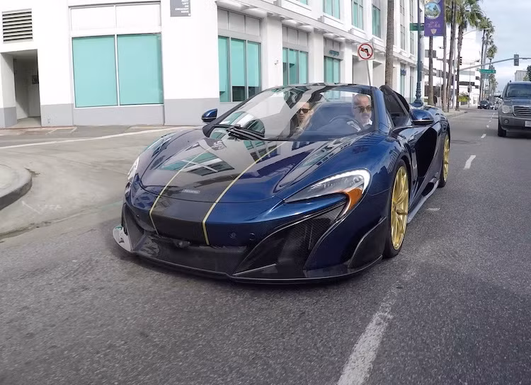 Cung cấp sức mạnh cho 675LT MSO Carbon Series vẫn là khối động cơ V8 tăng áp kép dung tích 3,8L như các bản 675LT thường. Thông số kỹ thuật vẫn được giữ nguyên ở con số 666 mã lực/700 Nm trong dải vòng tua từ 5000 đến 6500 RPM. Khối động cơ này đã được cải tiến từ chiếc 650S với cổ pô mới, cặp turbo được cải tiến cùng bơm xăng, trục cam và tay biên mới.