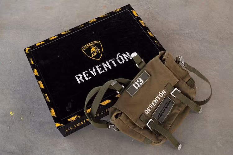 Ở trong tình trạng hoàn hảo, có số thứ tự 3/20 và đi kèm với đầy đủ phụ kiện kèm theo như lúc mới mua nhưng chiếc xe đang được nhà đấu giá RM Sotheby's định giá tối đa chỉ 1,4 triệu USD (tương đương 31,5 tỷ đồng). Dù hiếm và đặc biệt không thua kém những dòng Lamborghini "độc bản" khác, nhưng rất kỳ lạ khi giá trị của siêu phẩm Reventon lại bị giảm đi theo thời gian.