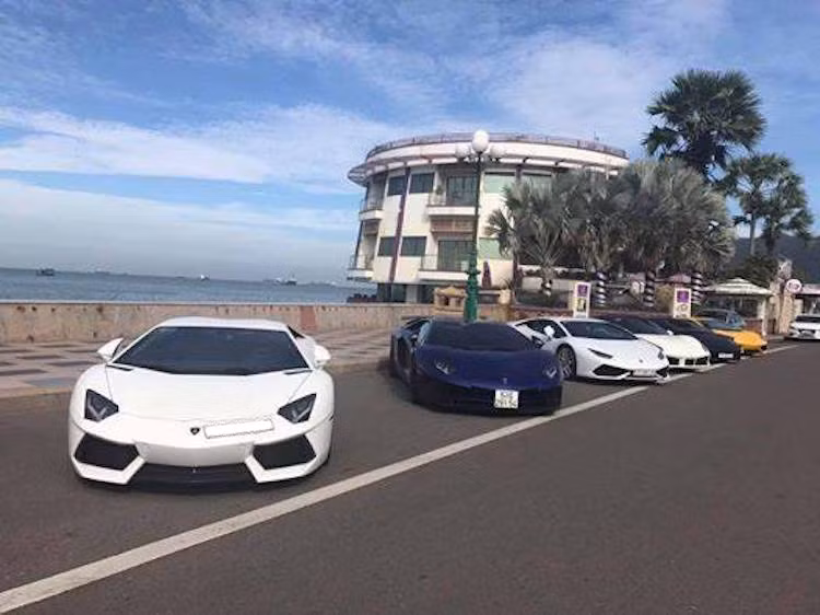 Vào buổi sáng trước khi tai nạn xảy ra, nhiều người cũng đã thấy chiếc Murcielago SV này xuất hiện tại Vũng Tàu trong một buổi offline cùng những "tên tuổi" siêu xe khác ở Việt Nam, trong đó có một số mẫu xe "khủng" như chiếc Aventador SV của đại gia Minh Nhựa, cặp đôi Aventador màu trắng - vàng cùng Lamborghini Huracan và Ferrari 488 GTB màu trắng.