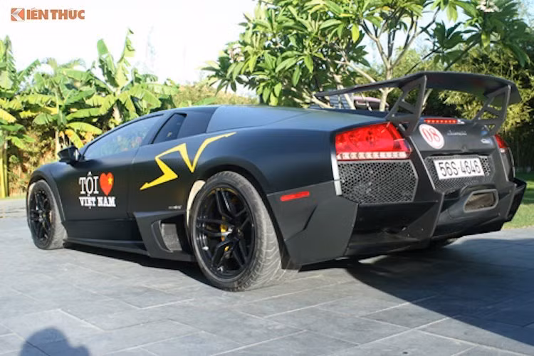 Khi còn được bán, giá Murcielago SV khởi điểm lên tới 400.000 USD. Ban đầu, Lamborghini dự định sản xuất 350 chiếc nhưng do nhà máy của hãng còn phải dành chỗ để sản xuất Aventador nên cuối cùng chỉ có 186 chiếc Murcielago SV ra đời. Vào thời điểm năm 2010, Minh Nhựa đã phải bỏ ra số tiền lên tới khoảng 1,3 triệu USD để sở hữu chiếc xe. Theo nhiều nguồn tin, chiếc xe đã được Minh Nhựa bán với giá 22 tỷ đồng.