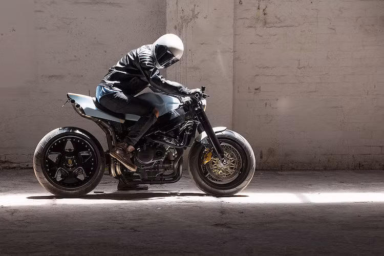 Angry Bird cũng đồng thời là mẫu xe đánh dấu sự thành lập của mộ xưởng độ mới do anh lập ra. Trong thời gian sắp tới, xưởng độ này hứa hẹn sẽ tạo ra nhiều "tác phẩm" độc đáo như chiếc môtô Honda CBR954RR bánh béo này.