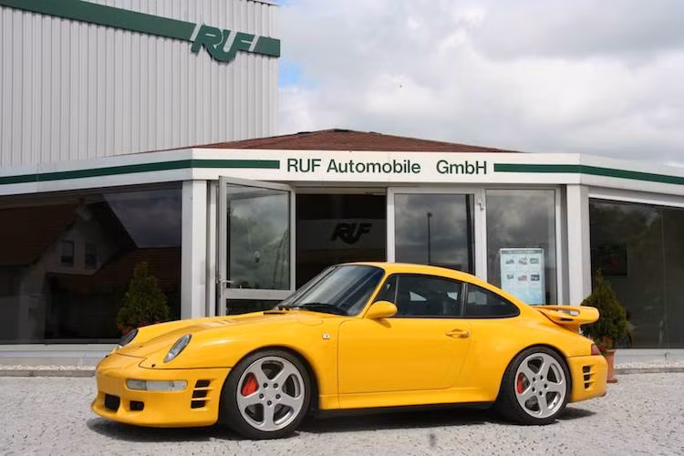 Trước đây, RUF Turbo R từng có công suất tối đa 490 mã lực và mô-men xoắn cực đại 620 Nm từ động cơ 6 xi-lanh nằm ngang 3.6l tăng áp kép. Tuy nhiên với phiên bản 2017, công suất của chiếc xe đã tiếp tục được RUF nâng lên 590 mã lực, kèm theo hệ thống treo và phanh hiệu năng cao.