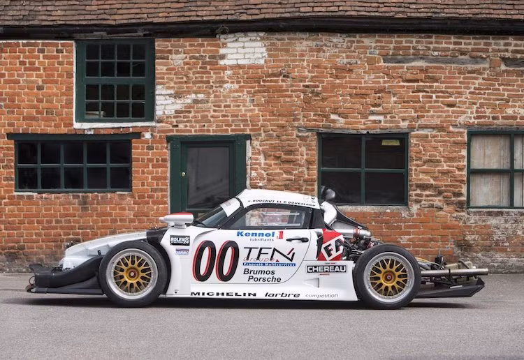 Sau đó, chiếc xe này đã tham gia vào giải Le Mans 24h nhưng phải bỏ cuộc giữa chừng do lỗi động cơ. 2 tuần sau, nó đã về đích thứ 9 tại cuộc đua Nurburgring 24h. Năm 1998, chiếc xe tham gia vào giải Daytona 24h tại Mỹ và sau đó là giải British GT Championship tại Anh.