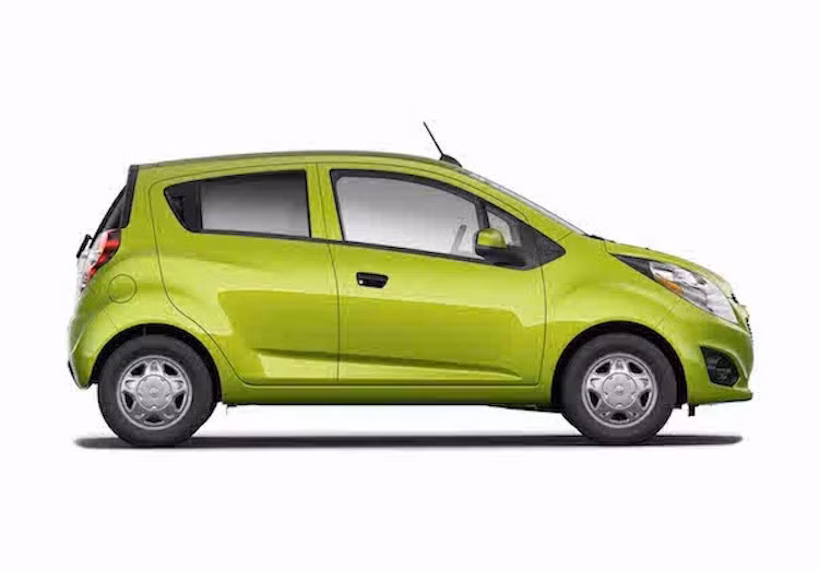 Ra mắt thị trường xe Việt đã khá lâu nên so với các đối thủ, Chevrolet Spark có động cơ yếu nhất dung tích 1.0 lít đạt công suất tối đa 68 mã lực tại 6.400 vòng/phút và mô men xoắn cực đại 89 Nm tại 4.800 vòng/phút. Tại Việt Nam hiện nay, Chevrolet Spark có giá từ 279 tới 359 triệu tùy từng phiên bản. Dù không mạnh bằng các hãng đối thủ trên thị trường Việt nhưng nhờ có Spark, Chevrolet vẫn có "miếng bánh thị phần" tương đối ổn tại Việt Nam.