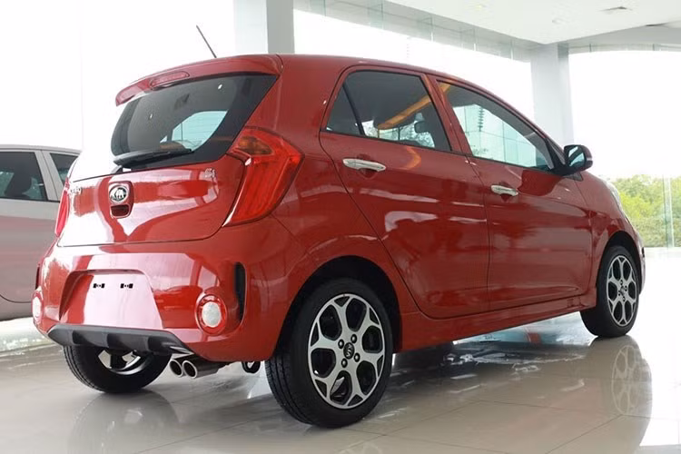 Kia Morning Si 2016 được trang bị động cơ 1.25L, 4 xi-lanh, DOHC cho công suất cực đại 86 mã lực tại vòng tua 6.000 vòng/phút và mô-men xoắn cực đại 120Nm tại vòng tua 4.000 vòng/phút. Có hai chọn lựa cho khách hàng là hộp số sàn 5 cấp và hộp số tự động 4 cấp. Các trang bị an toàn của xe gồm ABS, EBD, cảm biến lùi, 2 túi khí trước...