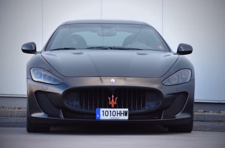 Ban đầu, chiêc GranTurismo MC Stradale này của Messi vốn có màu trắng tinh Bianco Eldorado. Tuy nhiên sau một thời gian sử dụng, anh đã đổi màu chiếc xe bằng màu đen mờ "ngầu" hơn. Ngoài ra để tạo điểm nhấn cho xe, các logo hay chi tiết viền ngoài đều được sơn lại màu đỏ nổi bật trên nền đen mờ.