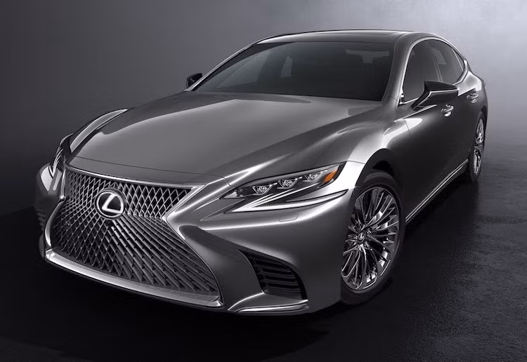 Tại triển lãm Detroit năm 1989, mẫu xe đầu tiên của Lexus là dòng sedan hạng sang LS đã lần đầu được ra mắt. 28 năm sau, cũng tại Detroit, thế hệ Lexus LS mới đã xuất hiện, được thiết kế để đáp ứng được những nhu cầu thực sự của các khách hàng cao cấp, thay vì chỉ đơn giản là "vượt mặt" các đối thủ như BMW 7 Series hay Mercedes S-Class.