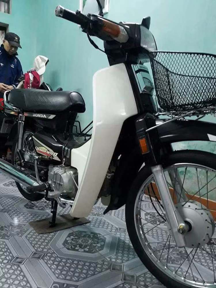 Dù thuộc đời "tem hồng" rất sâu và hiện có thể có "tuổi đời" khoảng 20 năm nhưng một chiếc Honda Dream II đời "tem hồng" tại Bắc Kạn vẫn trong tình trạng nguyên bản và còn mới. Những chiếc xe dạng này rất được người chơi và các nhà sưu tập ưa chuộng, săn lùng do quan niệm thường thấy ở Việt Nam là "hàng đợt đầu" thường có chất lượng tốt hơn.