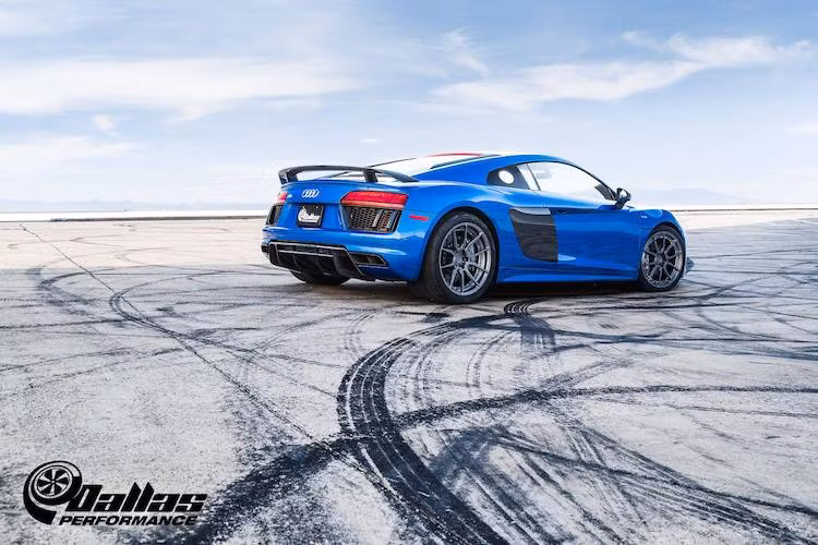 Dù có công suất "siêu khủng" nhưng Dallas Performance vẫn tự tin bảo hành gói độ tăng áp kép cho siêu xe Audi R8 của họ lên tới 2 năm/40.000 km, tùy điều kiện nào tới trước. Tuy nhiên, hãng công bố mức giá cho gói độ này.