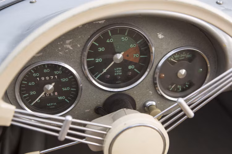 Cung cấp sức mạnh cho siêu xe 550 Spyder là khối động cơ 4 xi-lanh nằm ngang nạp khí tự nhiên với dung tích 1.5l, có công suất tối đa 110 PS đặt giữa thân xe, kết hợp với hộp số sàn 4 cấp và hệ dẫn đọng cầu sau. Cùng với trọng lượng siêu nhẹ, chiếc xe có khả năng tăng tốc cực tốt và tốc độ tối đa khoảng 220 km/h - một con số khá lớn vào thập niên 50.