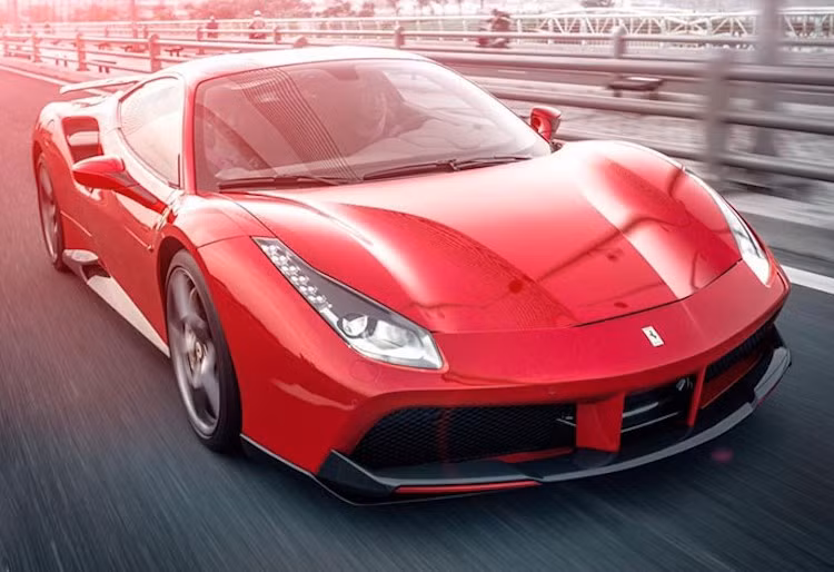 Dù Novitec Rosso có đưa ra cả gói độ công suất cho chiếc 488 GTB, tuy nhiên đại gia Đà Nẵng đã không lựa chọn gói độ này. Ferrari 488 GTB nguyên bản sử dụng động cơ V8, tăng áp kép, dung tích 3,9 lít, sản sinh công suất tối đa 661 mã lực tại vòng tua máy 8.000 vòng/phút và mô-men xoắn cực đại 760 Nm tại 3.000 vòng/phút.