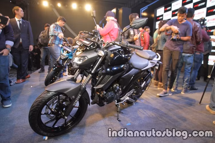 Tại thị trường Ấn Độ, mẫu xe côn tay Yamaha FZ 25 phiên bản mới này sẽ được bán với giá 119.500 Rupee (tương đương 39,6 triệu).