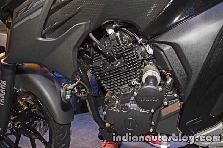 Cung cấp sức mạnh cho FZ 25 là khối động cơ xi-lanh đơn SOHC 2 van làm mát bằng dầu, phun nhiên liệu điện tử được ứng dụng công nghệ Blue Core để dung hòa giữa tính tiết kiệm và thể thao. Động cơ này đạt công suất tối đa 20,9 PS và mô-men xoắn cực đại 20 Nm.