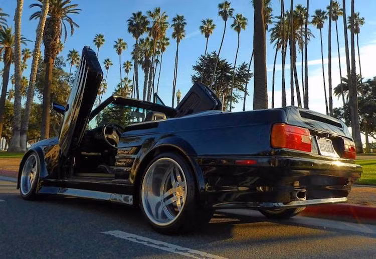 Hiện tại, chiếc BMW 328i kỳ dị này đang được chủ nhân rao bán với giá 20.000 USD (tương đương 453 triệu đồng) trên trang Craiglist. Tuy nhiên với đa số người chơi xe, nó đã được độ quá xấu và kèm theo mức giá rất đắt khi với số tiền này, người mua có thể mua được nhiều mẫu xe thể thao "đình đám một thời" cũ tại Mỹ.