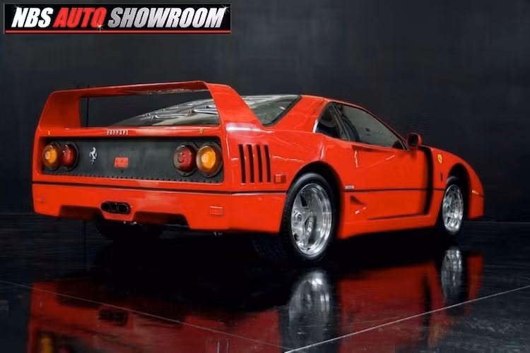 Tuy nhiên với những người đam mê xe, chiếc Fiero "nhái" F40 này vẫn rất dễ để có thể nhận ra. Đầu tiên, dù có các chi tiết thân vỏ được "nhái" tỉ mỉ nhưng do có kích thước khác biệt với F40 nên tỷ lệ giữa các chi tiết của xe không được như xe thật. Ngoài ra, chiếc F40 thật còn có hệ thống treo thấp hơn.