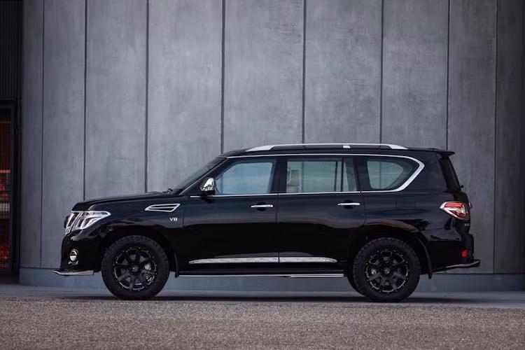 Là một mẫu SUV cực "ngầu", Pathfinder cũng đã được Kuhl trang bị cho bộ mâm phong cách xe offroad kèm lốp gai. Tuy nhiên nếu khách hàng có nhu cầu, hãng độ này cũng có thể lắp cho xe mâm "kiểng" mạ chrome bản lớn với lốp mỏng.