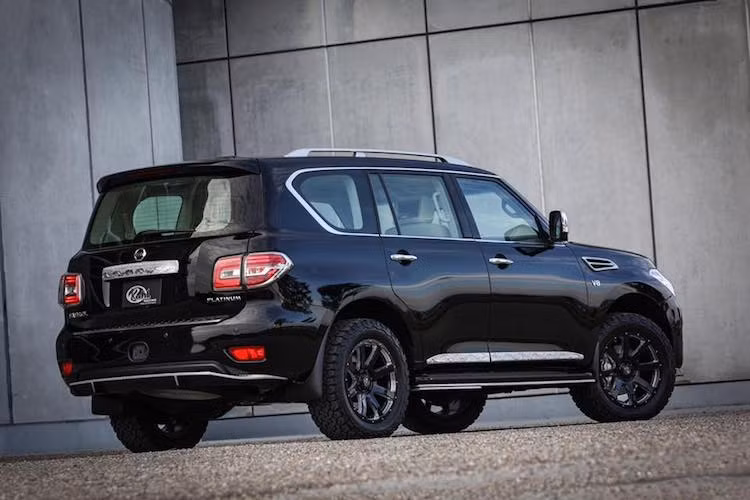 Vốn đã là một mẫu SUV hạng sang, Nissan Pathfinder còn trở nên đẳng cấp hơn khi được hãng độ Kuhl tới từ Nhật trang bị cho một loạt các chi tiết được sơn điêu khắc cực độc đáo.