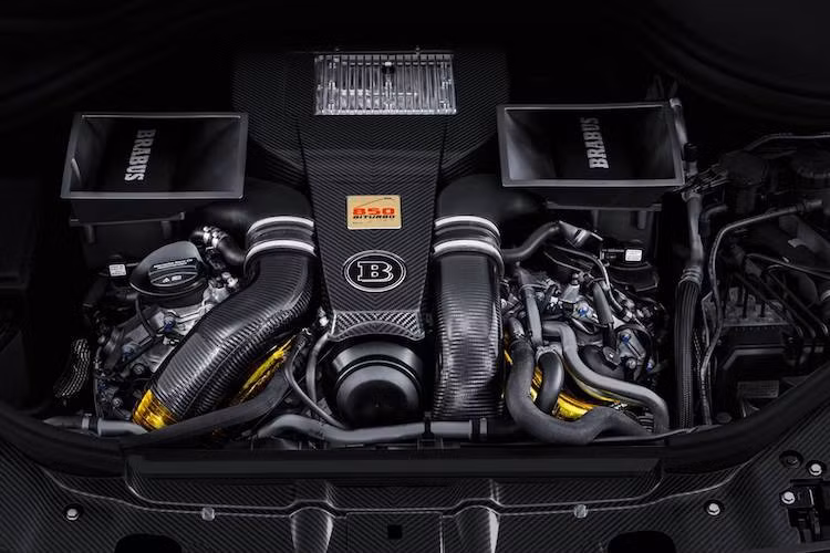 Khối động cơ V8 5.5l tăng áp kép trên GLS 63 AMG coupe đã được Brabus nâng dung tích lên tới 6.0l, cùng với các linh kiện và tăng áp mới để đem tới công suất lên tới 838 mã lực và mô-men xoắn cực đại cực "khủng" 1450 Nm - mạnh hơn nhiều siêu xe trên Thế giới hiện nay.
