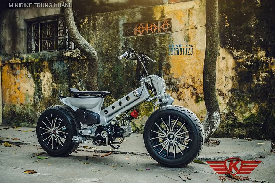 Để đảm bảo chiếc xe vẫn có khả năng vận hành bình thường dù được trang bị lốp lớn, động cơ của xe đã được nâng cấp bằng cách nâng dung tích lên 125 cc, đồng thời được chế côn tay với lốc nồi của Honda 67. Do có bánh sau to "quá khổ" nên sức mạnh của động cơ đã được truyền tới bánh sau thông qua 2 tầng nhông trước khi tới đĩa sau.