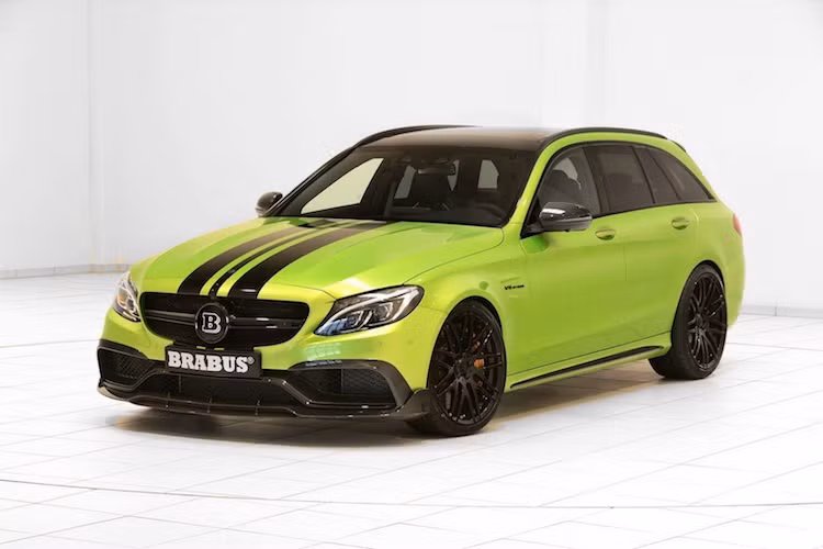 Sở hữu động cơ chung với siêu xe AMG GT, Mercedes-AMG C63 S vốn đã rất mạnh mẽ và tiện dụng do mang "thân xác" của một chiếc Mercedes C-Class bình thường. Tuy nhiên dưới bàn tay của hãng độ Brabus, chiếc xe còn được nâng "đẳng cấp" thêm một bậc để có sức mạnh tương đương với nhiều siêu xe nhờ gói độ mang cái tên đơn giản là 650.