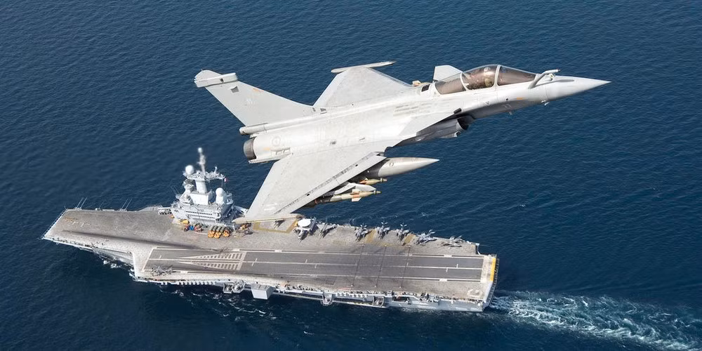 Số lượng chiến đấu cơ tiên tiến trên tàu sân bay Pháp nhiều hơn đáng kể so với toàn bộ lực lượng tác chiến của không quân Nga đang đứng chân tại căn cứ Hmeimim.