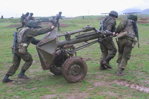 Loại súng cối tiên tiến nhất hiện đang được sử dụng để chống lại lực lượng phiến quân của Quân đội Syria là súng cối 120 mm 2B11; đây là loại súng cối có nguồn gốc do Liên Xô phát triển; tầm bắn tối đa là 7.100 m, tốc độ bắn tối đa đến 15 phát/ phút.