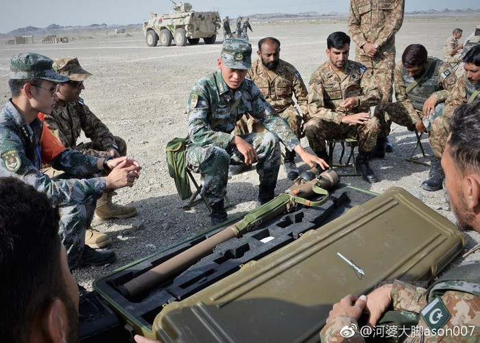 Hơn nữa, toàn bộ hệ thống khởi động rất nhanh, từ kết nối pin đến khởi động hệ thống chỉ 5 giây, đặc biệt phù hợp sử dụng cho bộ binh phục kích các mục tiêu trên không đột nhiên xuất hiện của đối phương.