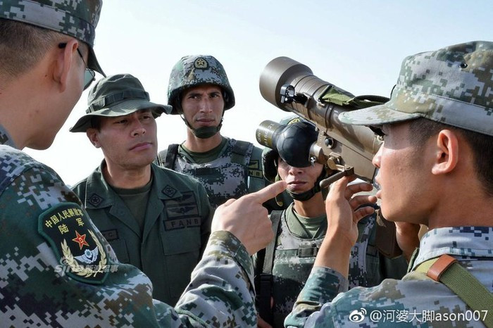 Hệ thống tên lửa QW-2 vận hành đơn giản, chỉ cần xác nhận, khóa mục tiêu trong điều kiện nhìn thấy bằng mắt thường là có thể phóng.