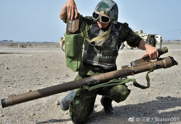 QW-2 sử dụng thiết bị dẫn đường hồng ngoại để bắt bám mục tiêu theo nguyên lý "bắn và quên"; máy dò tìm mục tiêu của QW-2 được làm mát bằng khí Heli, nhạy hơn so với sunfua chì thế hệ đầu tiên và có thể phân biệt hiệu quả đạn gây nhiễu hồng ngoại và máy bay, cho mức độ chính xác cao.