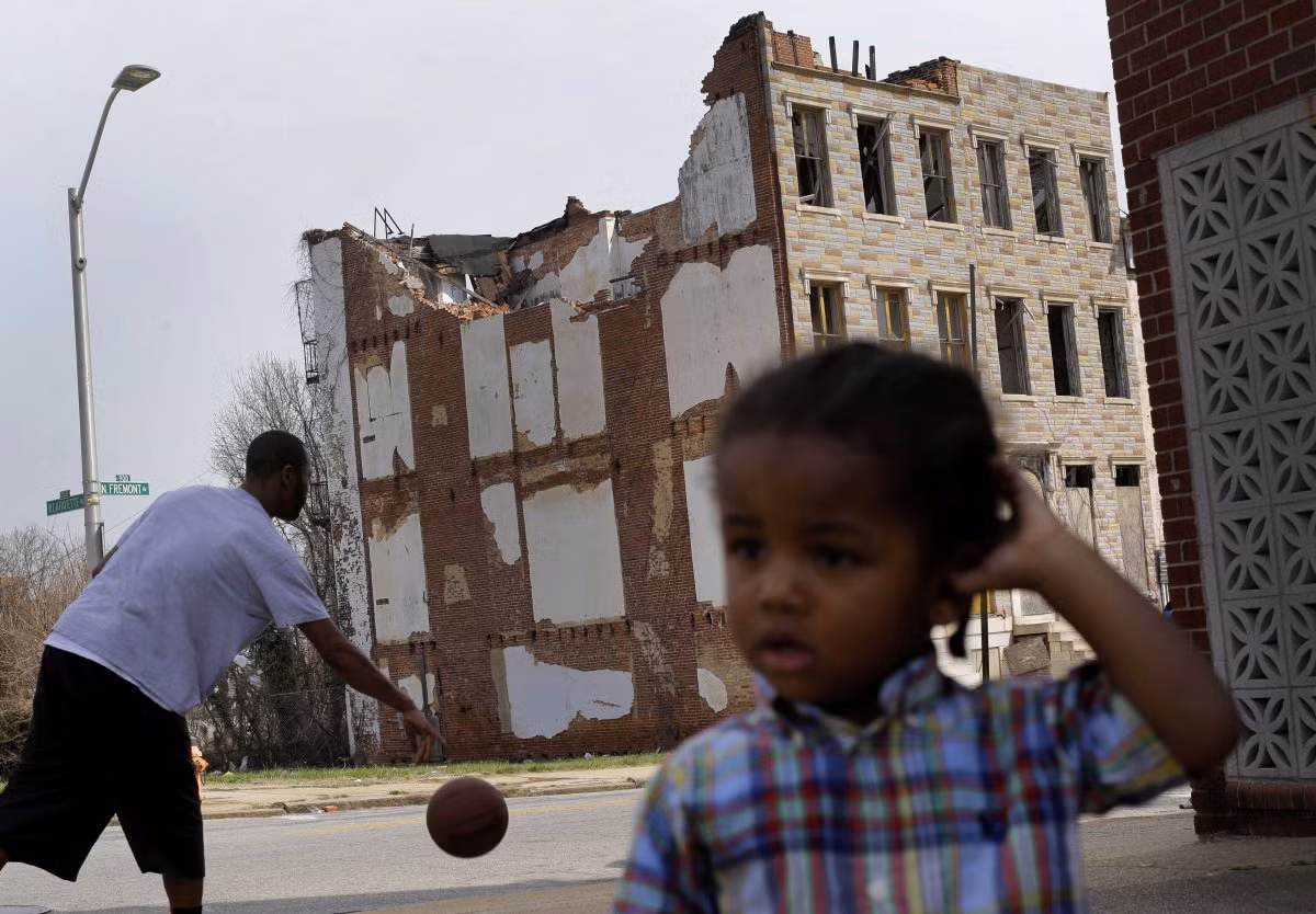 Gần 85% trẻ em theo học trong các ngôi trường công lập ở Baltimore để nhận các bữa ăn miễn phí hay giảm giá.