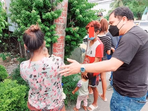 Giai cuu be so sinh 1 thang tuoi ngu trong duong ong nuoc-Hinh-3