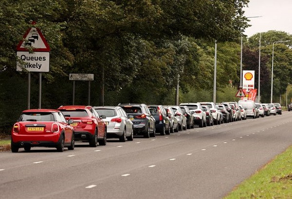 Anh: Lai xe sap het xang co the bi phat toi 155 trieu Dong-Hinh-2