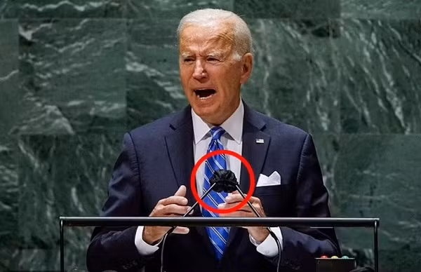 So COVID-19, lanh dao the gioi deo “bao” cho micro khi phat bieu