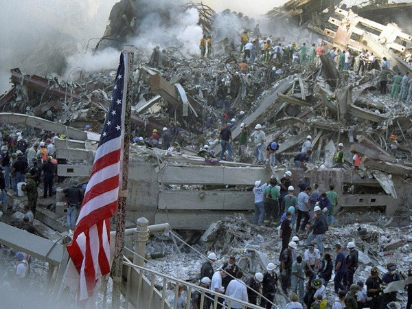 Hơn 700 cơ sở kinh doanh trong khu phức hợp WTC, gấp đôi số ở Mall of America ở Bloomington, Minnesota, đã bị phá hủy hoặc bị hư hại nghiêm trọng. 21 tòa nhà văn phòng ở Lower Manhattan, cùng số tòa nhà ở khu Southtown của Thành phố Kansas, Missouri, bị ảnh hưởng. Ảnh: Herald Sun