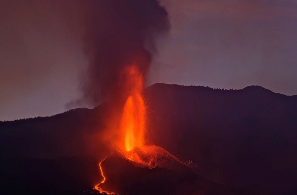Tay Ban Nha: Tro bui nui lua phu kin nua dat nuoc-Hinh-3
