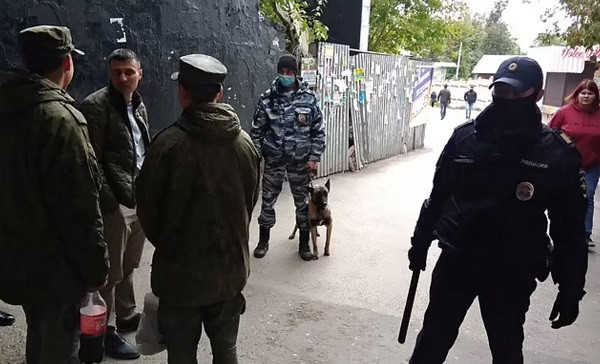 Trước đó, ít nhất 11 người thiệt mạng trong vụ xả súng tại một trường học ở Kazan tại Cộng hòa Tatastan thuộc Nga vào ngày 11/5. Cơ quan điều tra cho biết kẻ xả súng bị rối loạn não nhưng được cho là đủ điều kiện sức khỏe để nhận được giấy phép sử dụng súng ngắn – thứ mà hắn đã dùng trong vụ tấn công.